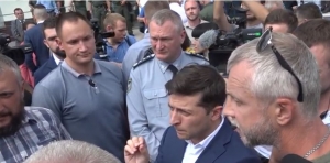 Президент України Володимир Зеленський під час візиту на Закарпаття зустрівся із євробляхерами;